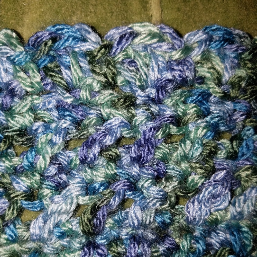 BEAUTIFUL BLUES CROCHET SCARF - Picture 5 of 5